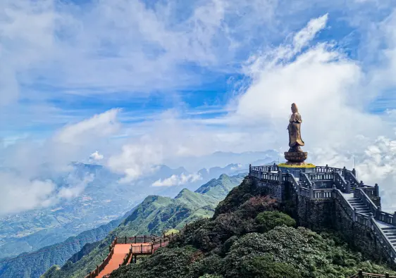 Statue on Fansipan mountain