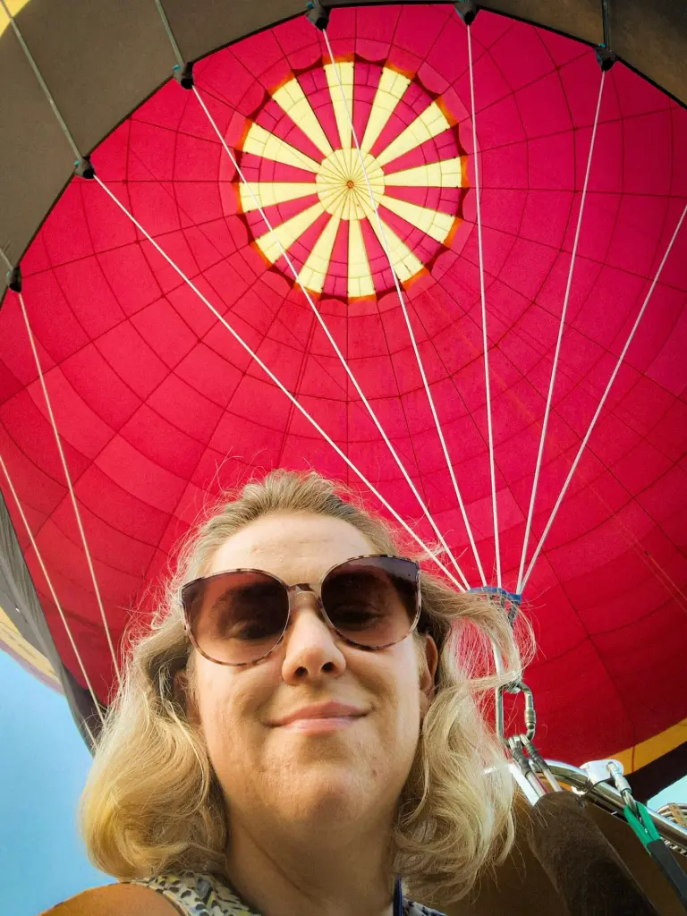 Em underneath a red hot air baloon