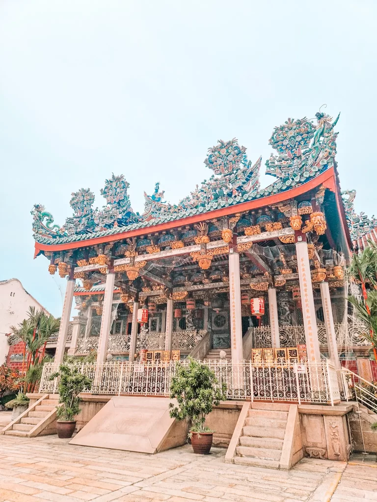 ornate entrance to Khoo Khongsi Clan House